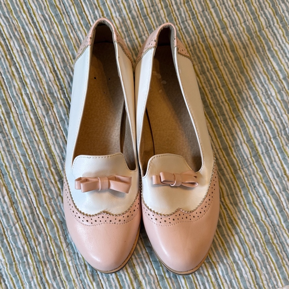 Chic Women's Pink and White Loafers